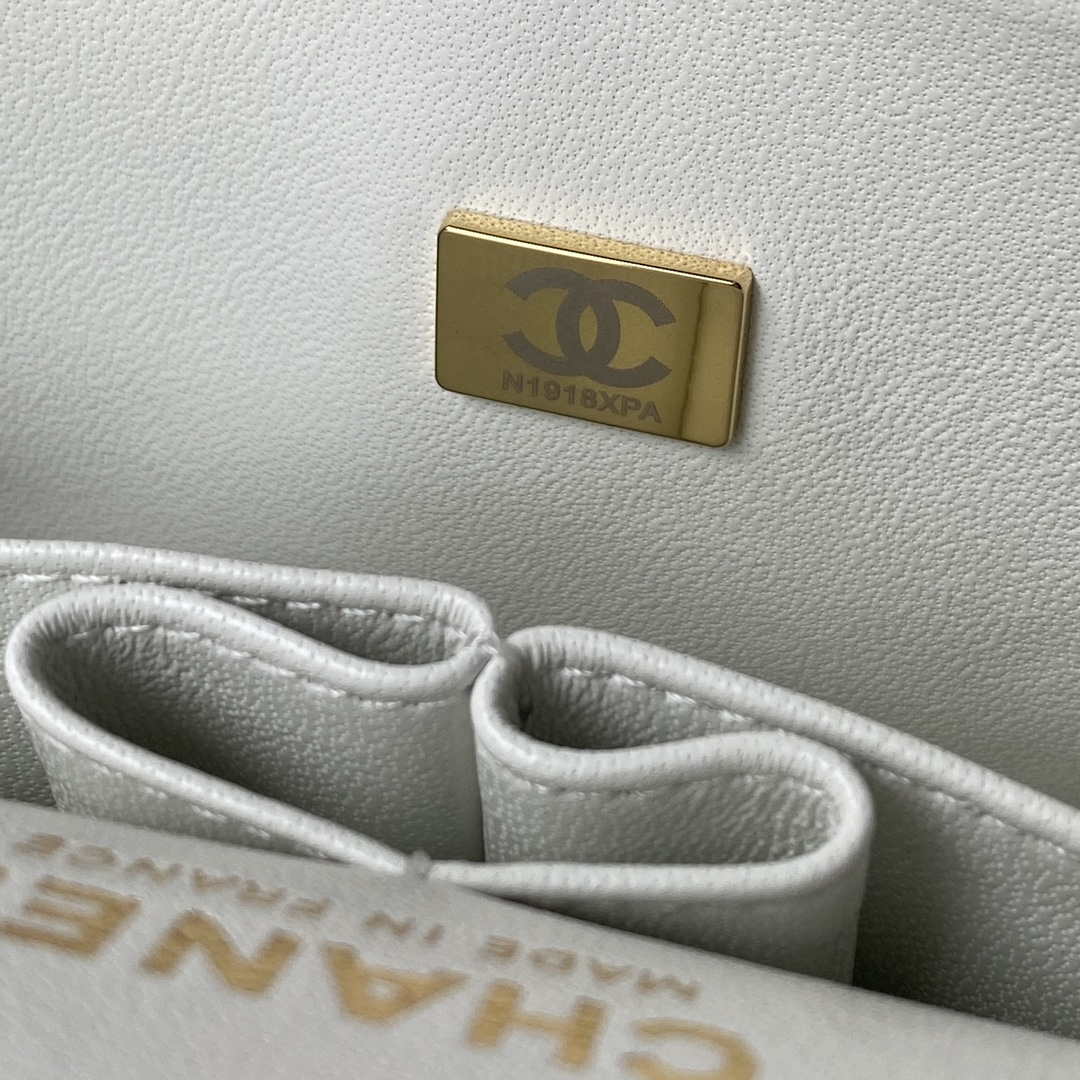 Chanel A01113 Flap Handbag Classic Bag Grained shiny Calfskin White Gold - Default Title - View 8