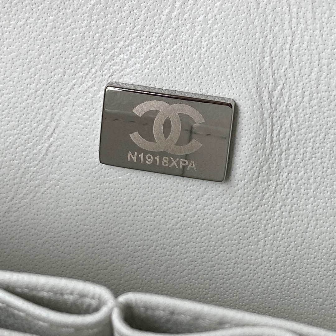 Chanel A01113 Flap Handbag Classic Bag Grained shiny Calfskin White Silver