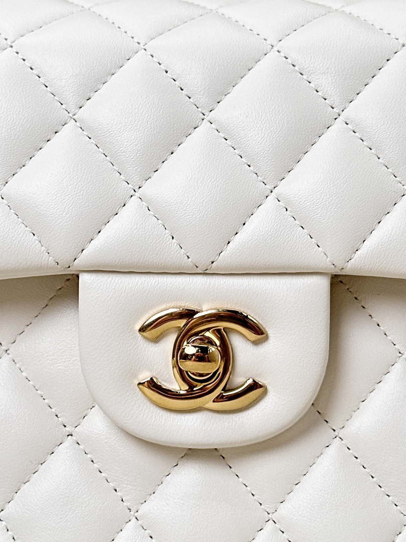 Chanel A01117 Flap Handbag Classic Bag 23cm White Lambskin - Default Title - View 3