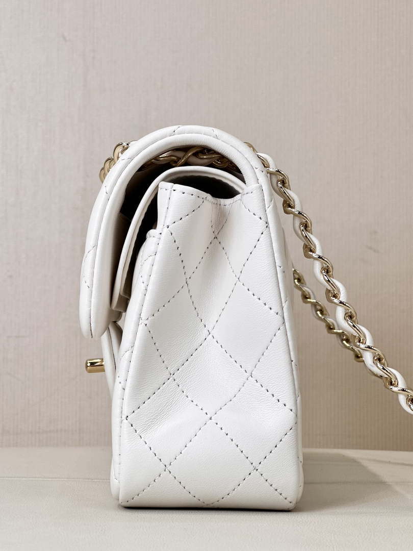 Chanel A01117 Flap Handbag Classic Bag 23cm White Lambskin