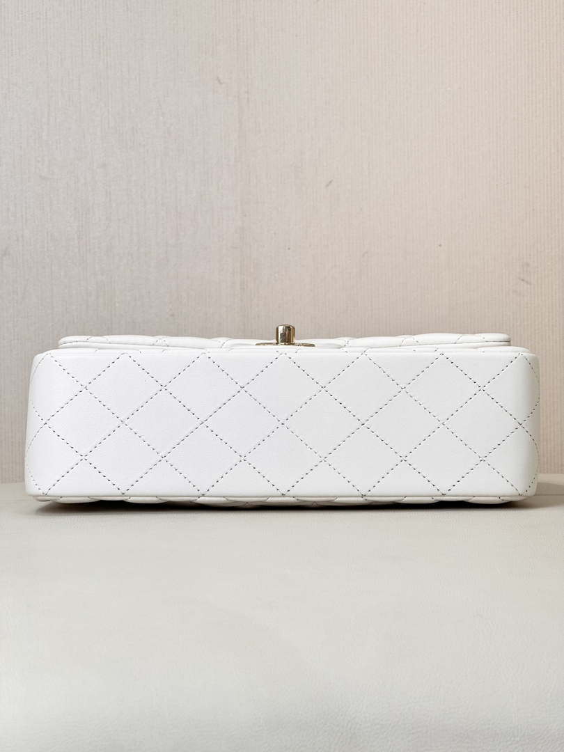 Chanel A01117 Flap Handbag Classic Bag 23cm White Lambskin