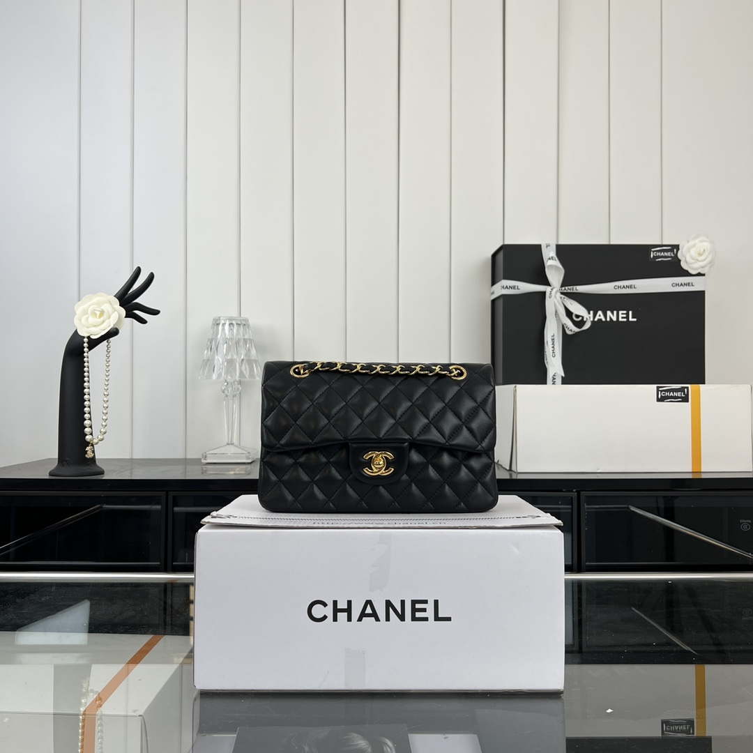 Chanel A01117 Flap Handbag Classic Bag Black Lambskin - Gold - View 1