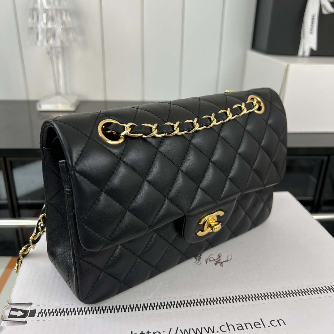 Chanel A01117 Flap Handbag Classic Bag Black Lambskin - Gold - View 3