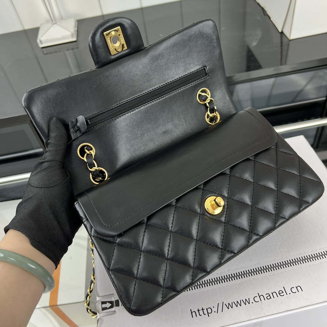 Chanel A01117 Flap Handbag Classic Bag Black Lambskin - Gold - View 6