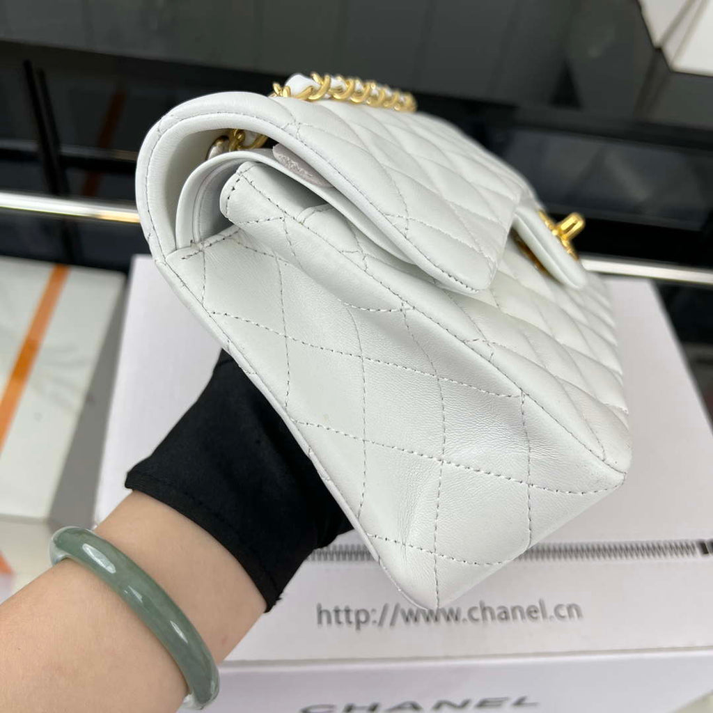 Chanel A01117 Flap Handbag Classic Bag White Lambskin