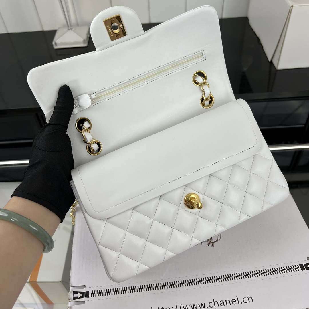 Chanel A01117 Flap Handbag Classic Bag White Lambskin - Gold - View 6