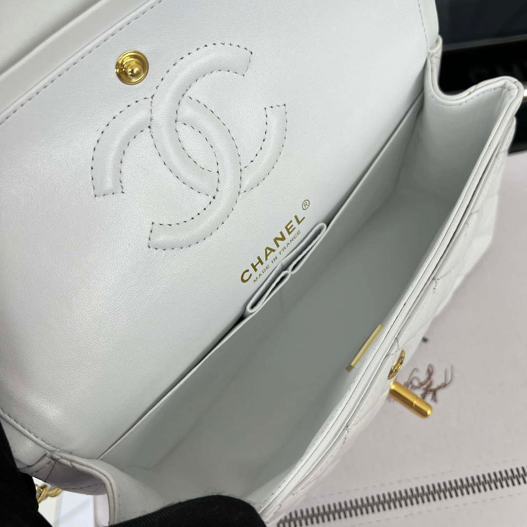 Chanel A01117 Flap Handbag Classic Bag White Lambskin