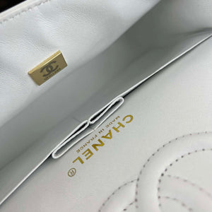 Chanel A01117 Flap Handbag Classic Bag White Lambskin - Gold - View 9