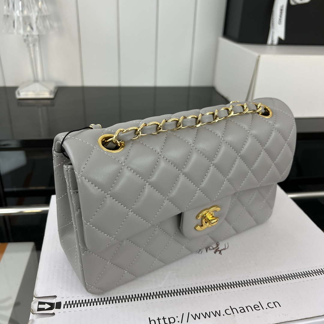 Chanel A01117 Flap Handbag Classic Bag Gray Lambskin - Gold - View 3