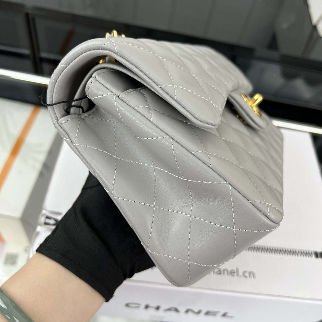 Chanel A01117 Flap Handbag Classic Bag Gray Lambskin - Gold - View 4