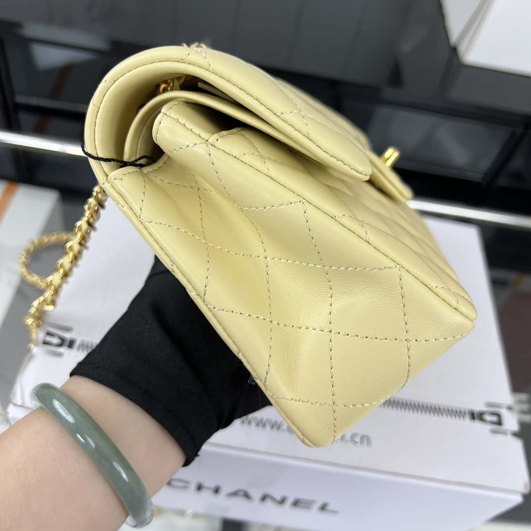 Chanel A01117 Flap Handbag Classic Bag Light Yellow Lambskin - Gold - View 4