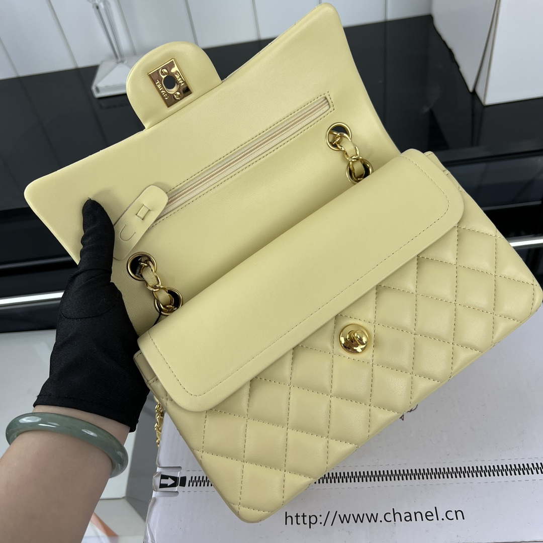 Chanel A01117 Flap Handbag Classic Bag Light Yellow Lambskin - Gold - View 6