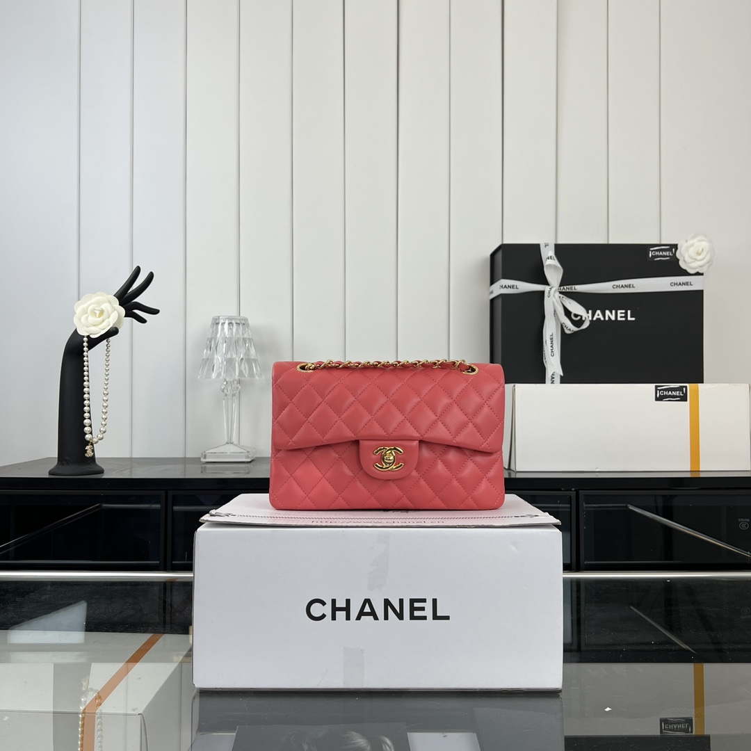 Chanel A01117 Flap Handbag Classic Bag Red Lambskin - Gold - View 1