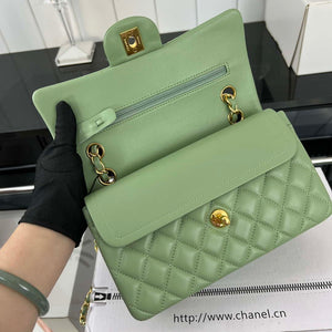 Chanel A01117 Flap Handbag Classic Bag Green Lambskin - Gold - View 6