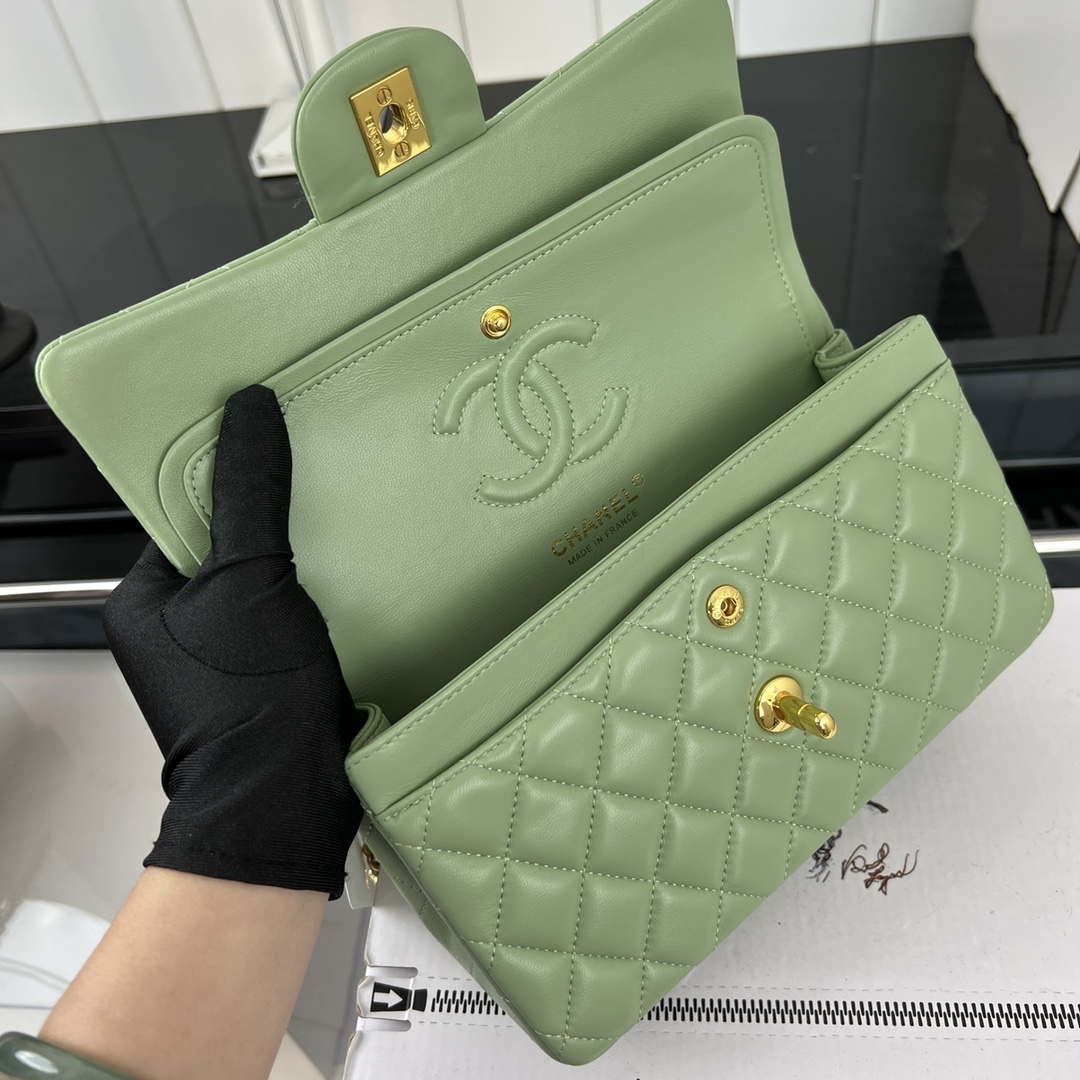Chanel A01117 Flap Handbag Classic Bag Green Lambskin - Gold - View 7