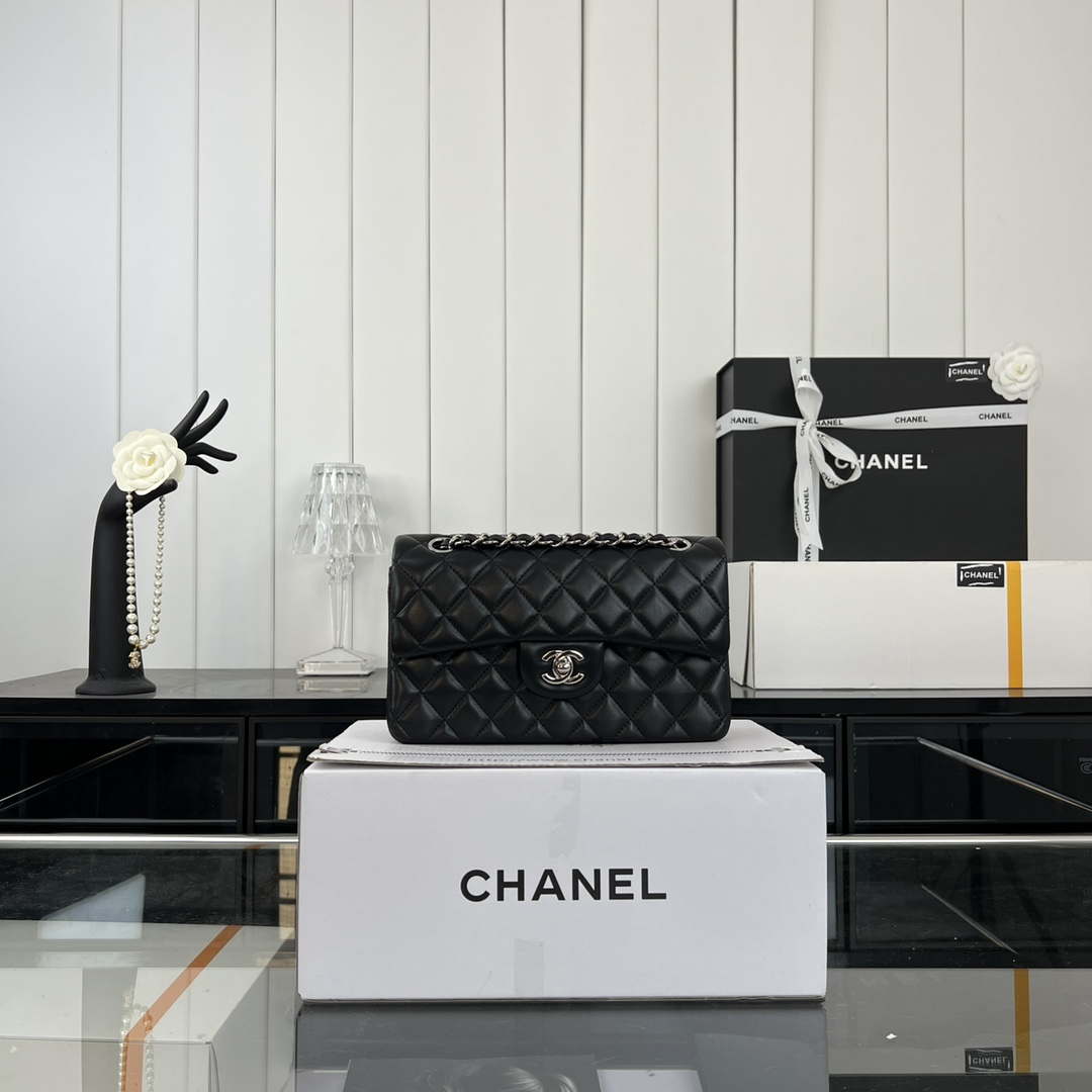 Chanel A01117 Flap Handbag Classic Bag Black Lambskin - Gold - View 11