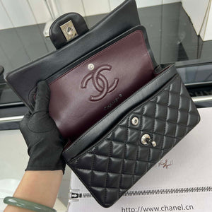 Chanel A01117 Flap Handbag Classic Bag Black Lambskin - Gold - View 17