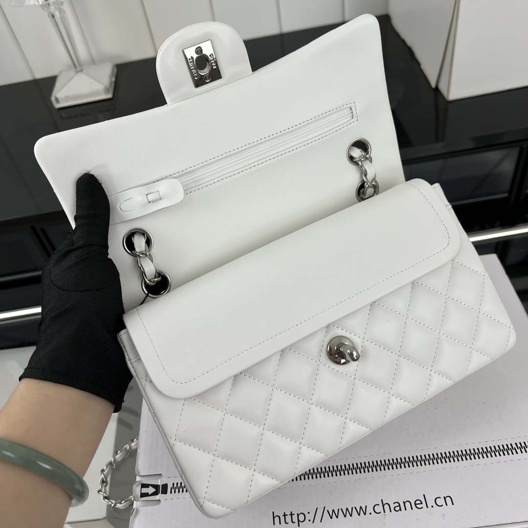 Chanel A01117 Flap Handbag Classic Bag White Lambskin - Gold - View 15