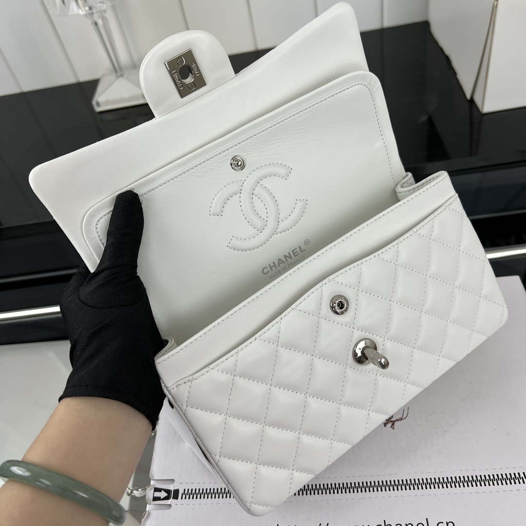 Chanel A01117 Flap Handbag Classic Bag White Lambskin - Gold - View 16