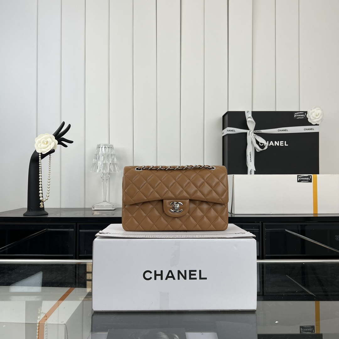 Chanel A01117 Flap Handbag Classic Bag Brown Lambskin - Gold - View 10