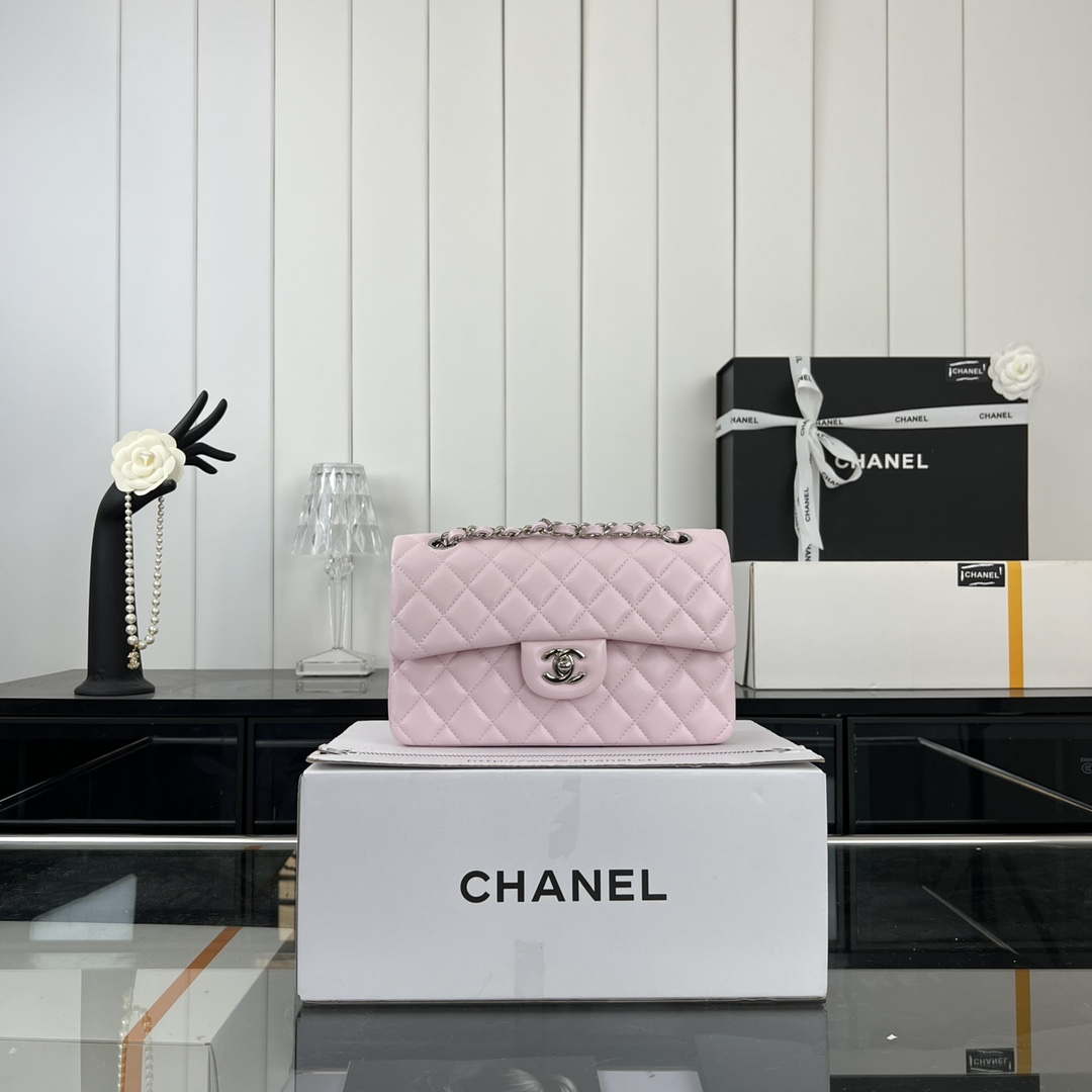 Chanel A01117 Flap Handbag Classic Bag Light Pink Lambskin - Gold - View 1