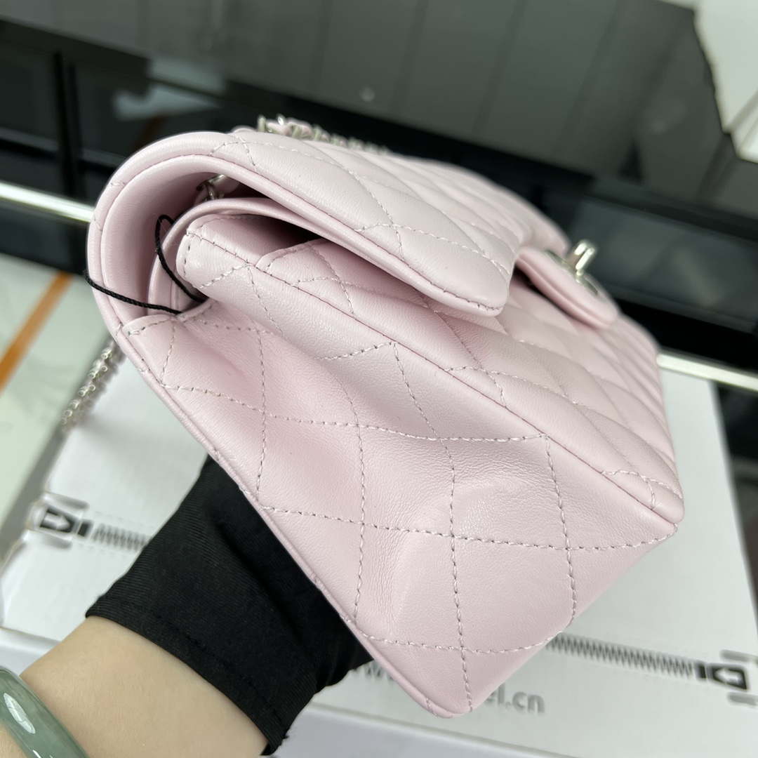 Chanel A01117 Flap Handbag Classic Bag Light Pink Lambskin - Gold - View 4