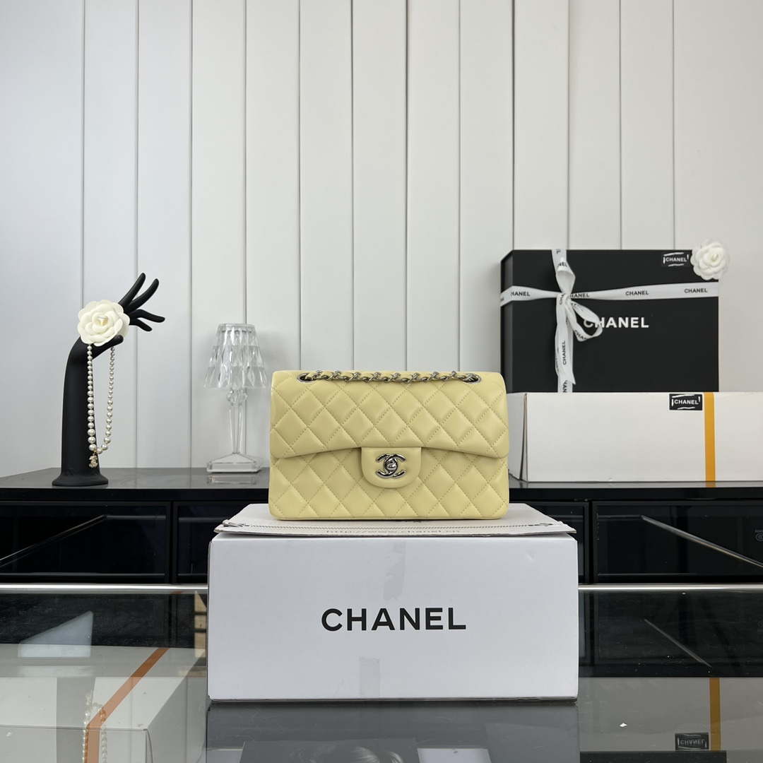 Chanel A01117 Flap Handbag Classic Bag Light Yellow Lambskin - Gold - View 10