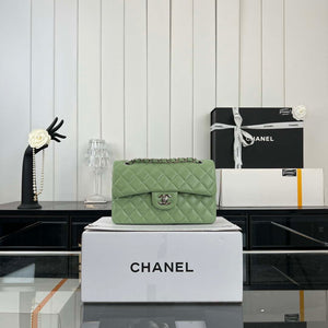 Chanel A01117 Flap Handbag Classic Bag Green Lambskin - Gold - View 10