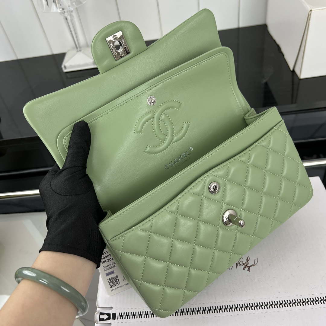 Chanel A01117 Flap Handbag Classic Bag Green Lambskin - Gold - View 16