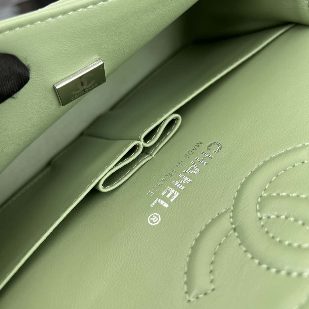 Chanel A01117 Flap Handbag Classic Bag Green Lambskin - Gold - View 18