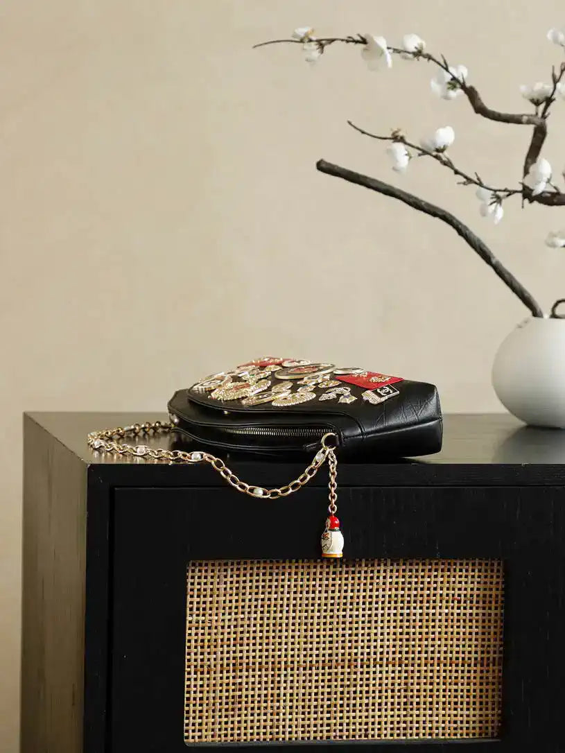 Chanel A1097 Felt hat-shaped badge pearl chain bag Black