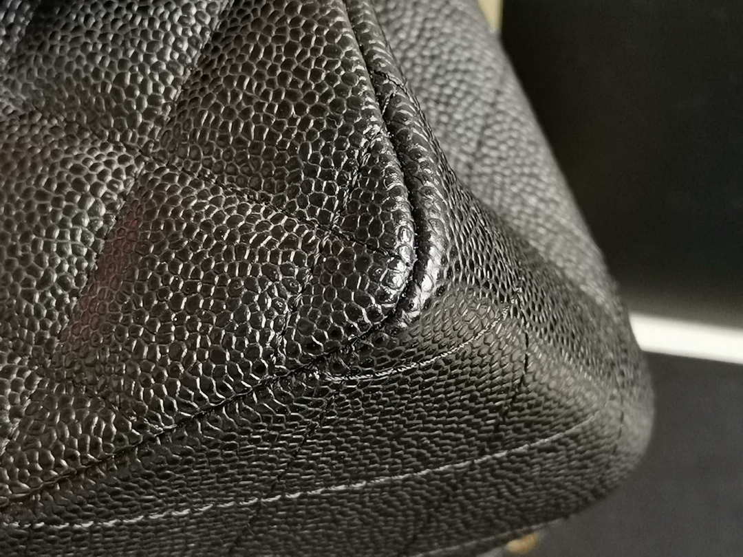 Chanel A58600 Large Flap Handbag Classic bag Grained shiny Calfskin gold Black