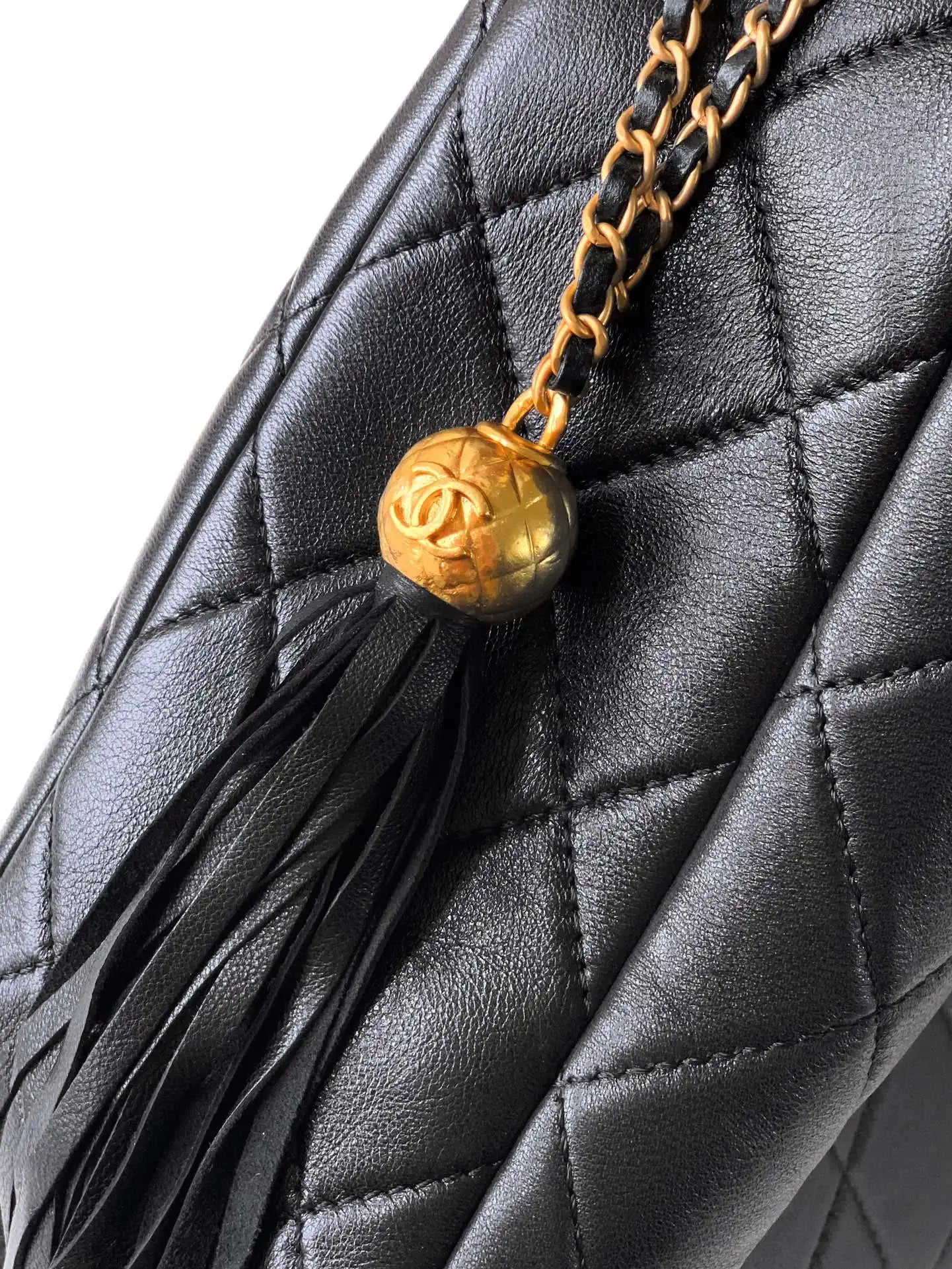 Chanel A66920 Bucket bag Black Lambskin