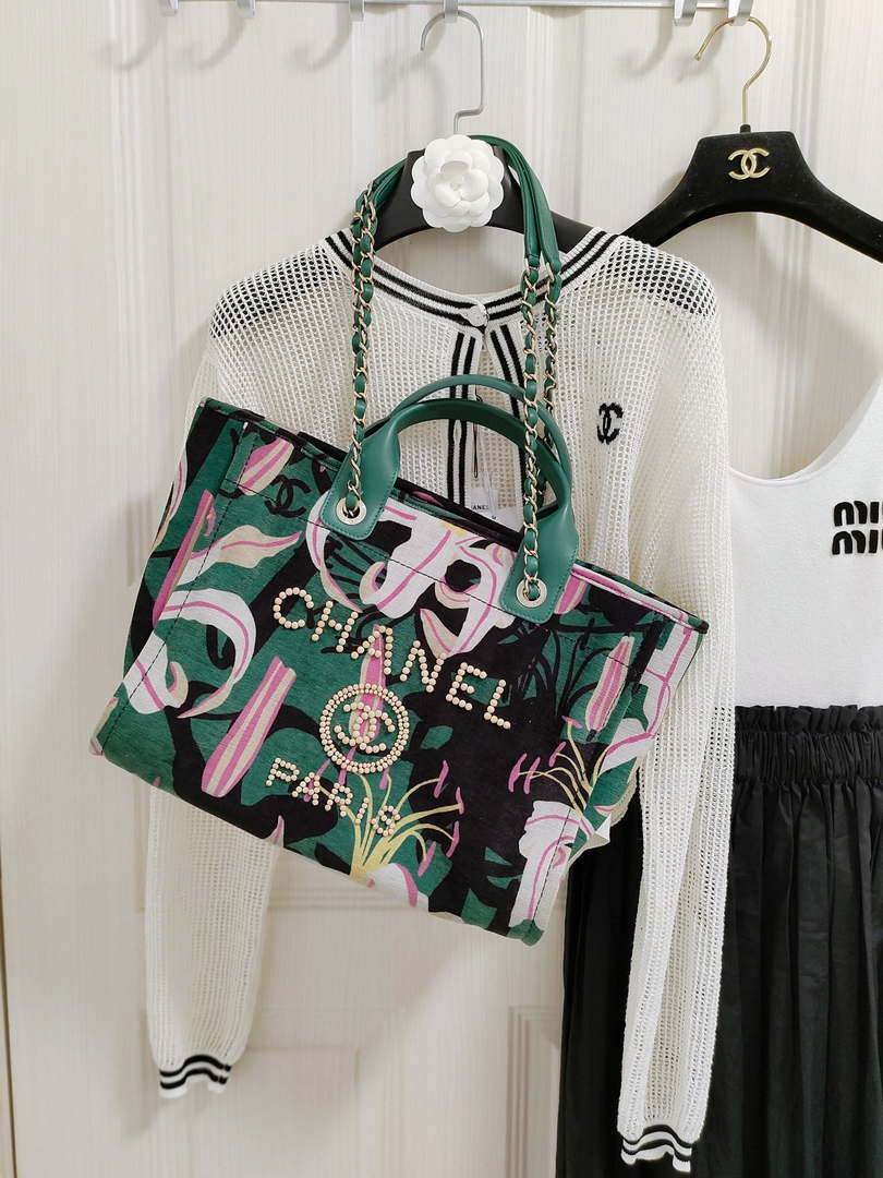 Chanel A66941 Medium Tote Printed Velvet Wooden Pearls & Gold-Tone Metal Green& Multicolour
