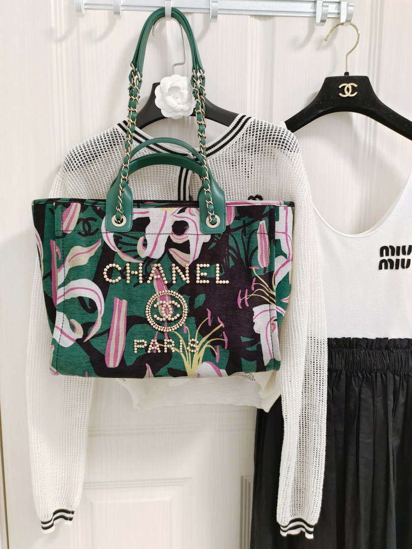 Chanel A66941 Large Tote Printed Velvet Wooden Pearls & Gold-Tone Metal Green & Multicolour