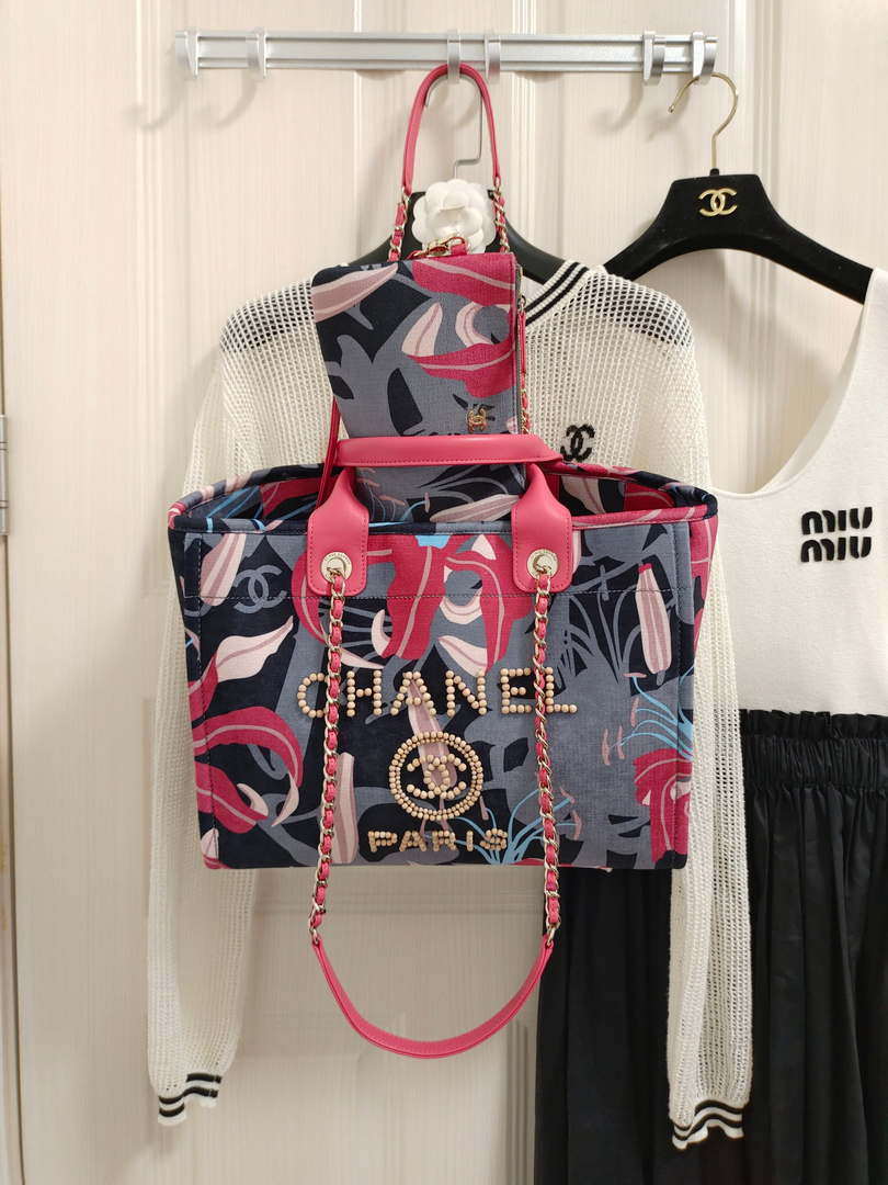 Chanel A66941 Medium Tote Printed Velvet Wooden Pearls & Gold-Tone Metal Red & Multicolour