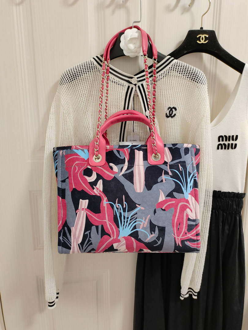 Chanel A66941 Large Tote Printed Velvet Wooden Pearls & Gold-Tone Metal Red & Multicolour - Default Title - View 5