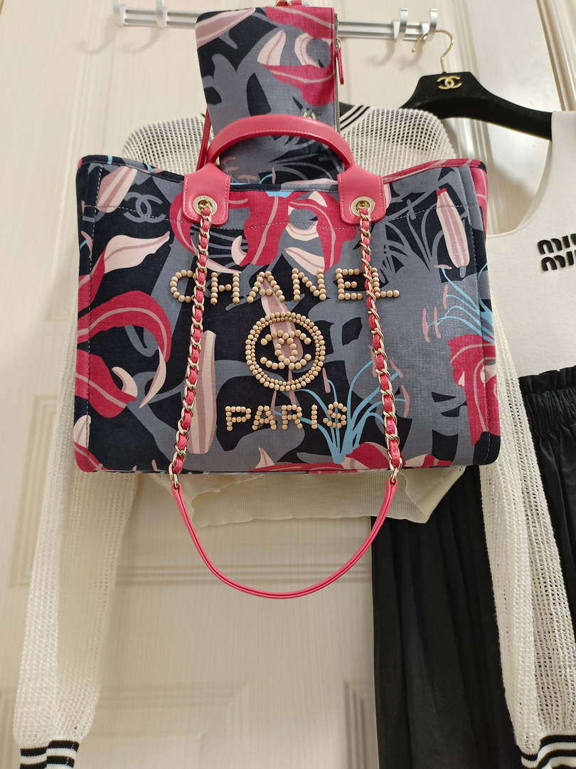 Chanel A66941 Large Tote Printed Velvet Wooden Pearls & Gold-Tone Metal Red & Multicolour