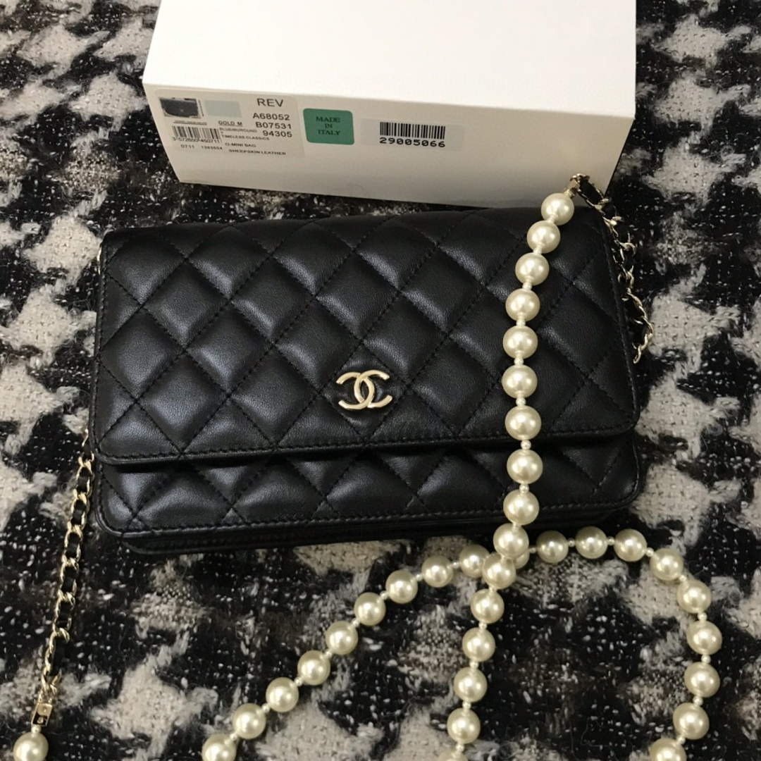 Chanel A68052 Wallet on Chain bag lambskin Imitation Pearls gold Black - Default Title - View 1