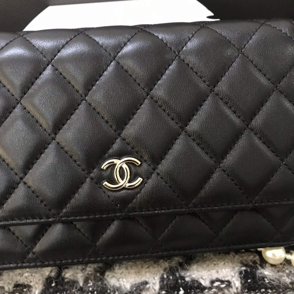 Chanel A68052 Wallet on Chain bag lambskin Imitation Pearls gold Black