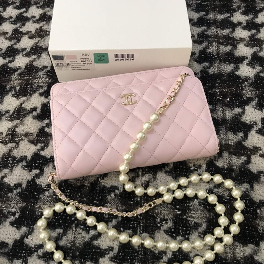 Chanel A68052 Wallet on Chain bag lambskin Imitation Pearls gold Pink