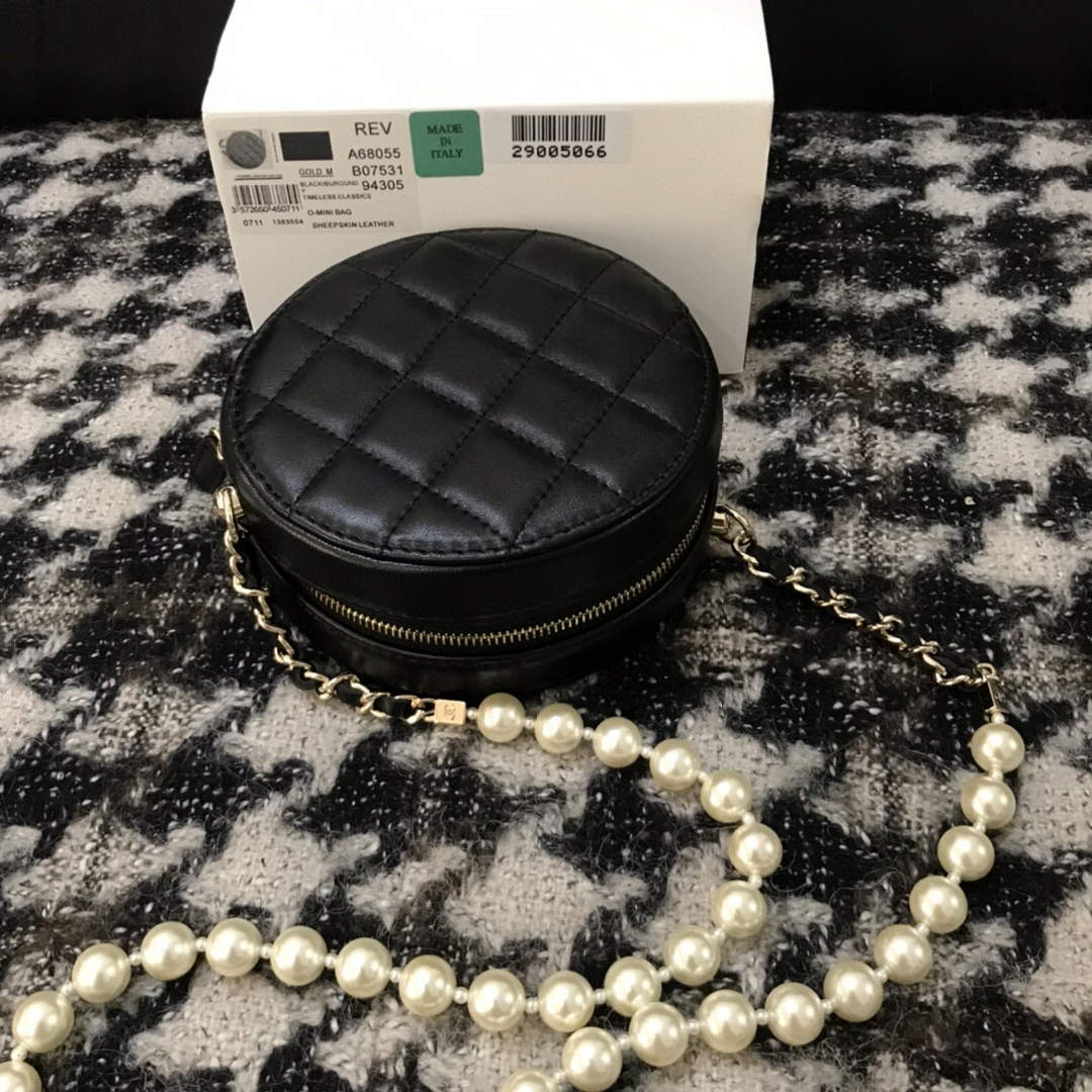 Chanel A68055 Chanel clutch with chain Round Bag Lambskin Black - Default Title - View 2