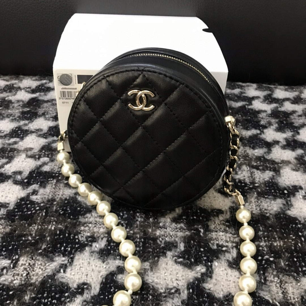 Chanel A68055 Chanel clutch with chain Round Bag Lambskin Black
