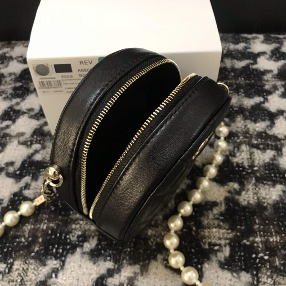 Chanel A68055 Chanel clutch with chain Round Bag Lambskin Black