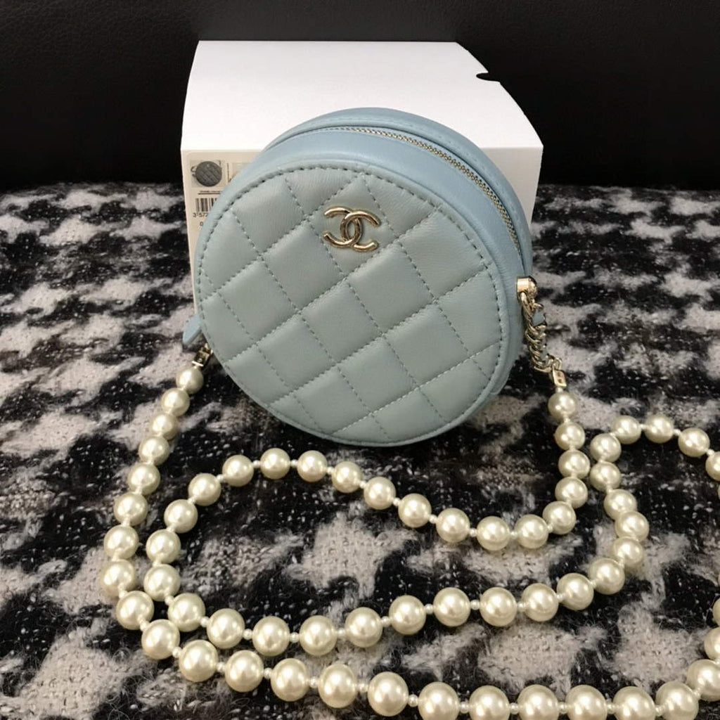 Chanel A68055 Chanel clutch with chain Round Bag Lambskin Blue