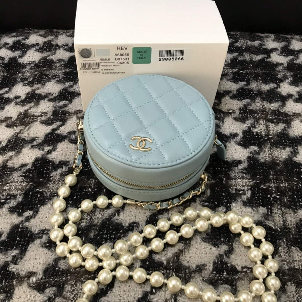 Chanel A68055 Chanel clutch with chain Round Bag Lambskin Blue
