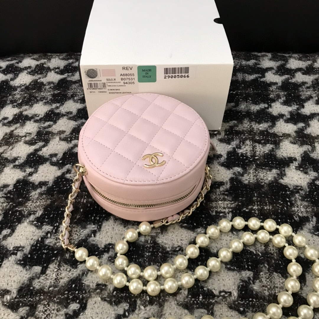 Chanel A68055 Chanel clutch with chain Round Bag Lambskin Pink - Default Title - View 1