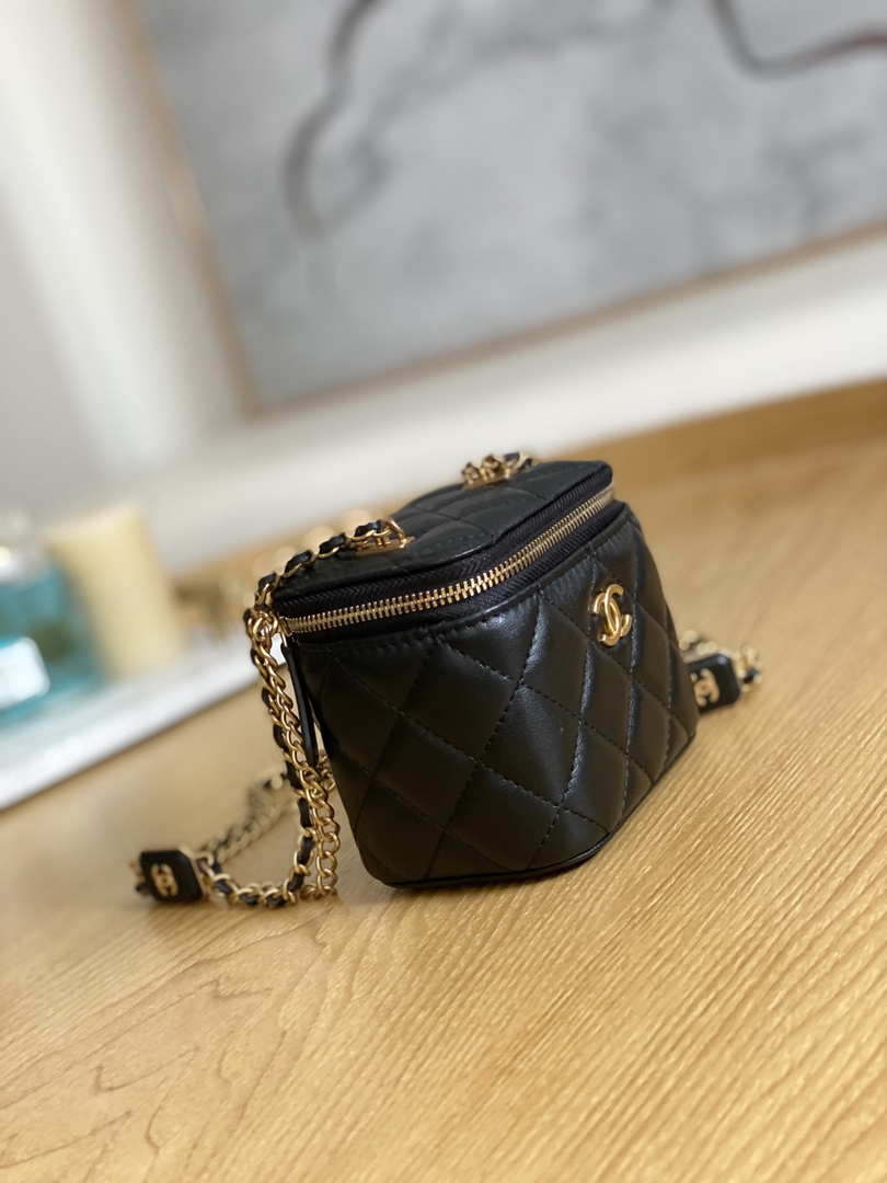 Chanel A68101 Small Vanity With Chain Lambskin Black