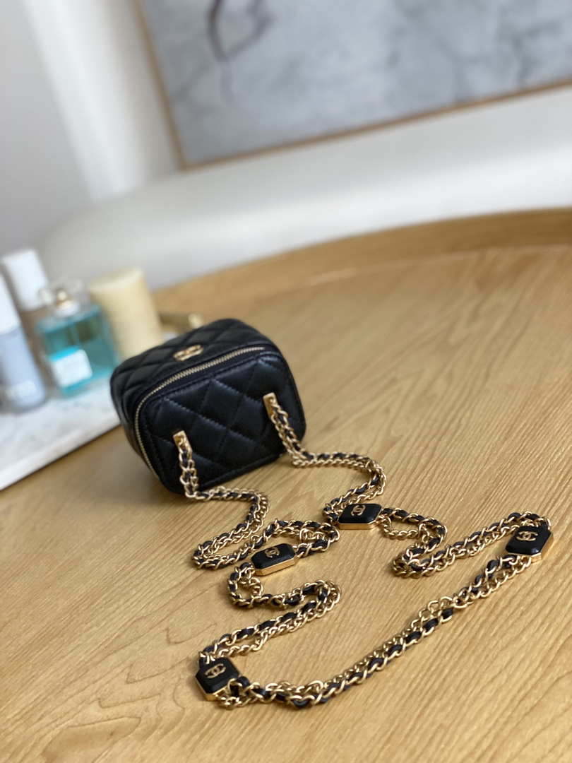 Chanel A68101 Small Vanity With Chain Lambskin Black
