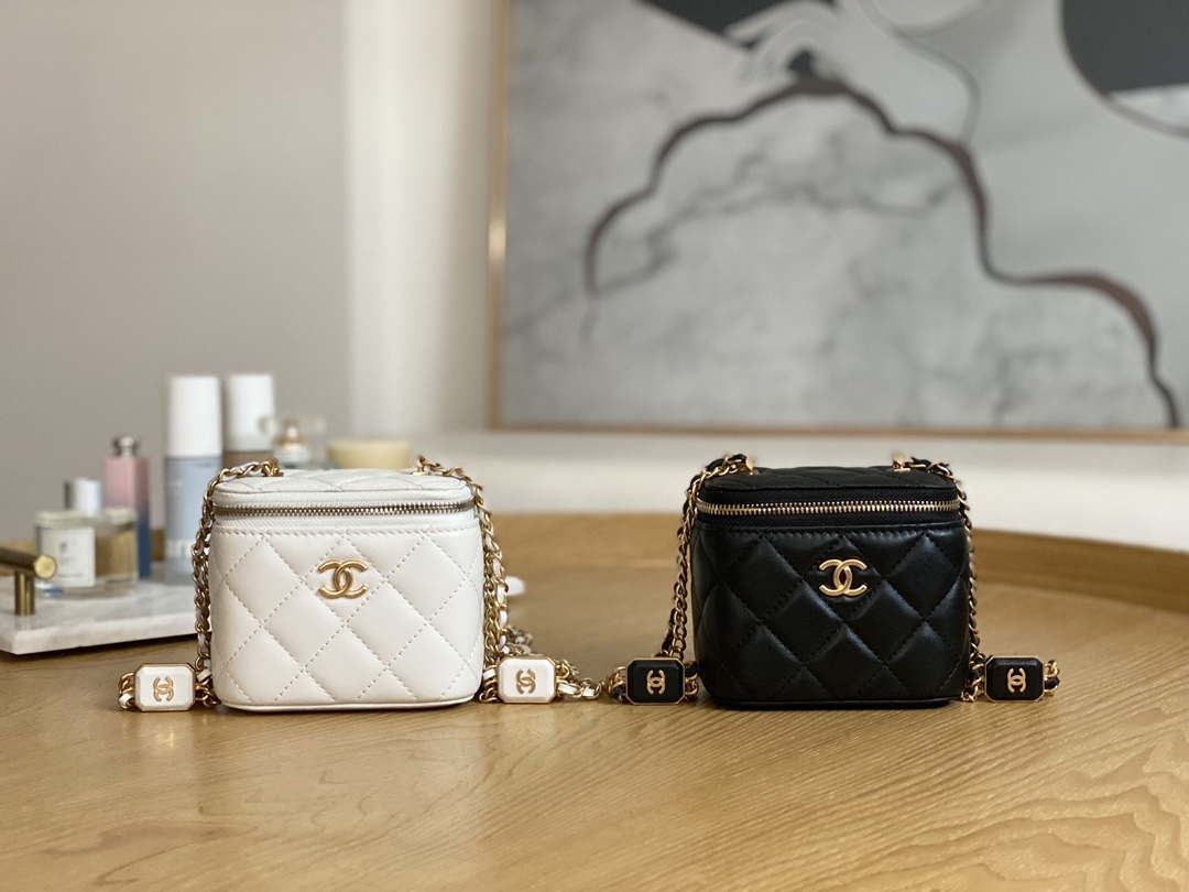 Chanel A68101 Small Vanity With Chain Lambskin Black - Default Title - View 10